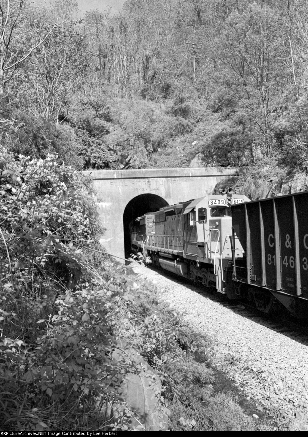 CSX 8409 enters the Blue Ridge Tunnel